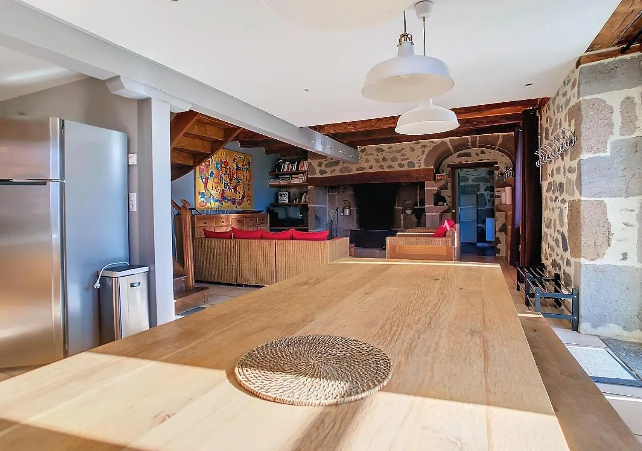 Holiday home Maison Familiale En Auvergne, Nature Et Confort, 20 Min Lioran Vic-sur-Cere