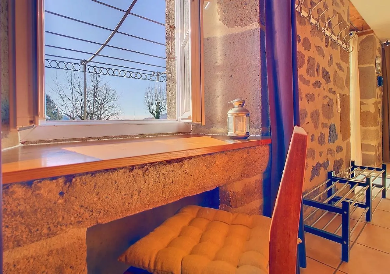 Holiday home Maison Familiale En Auvergne, Nature Et Confort, 20 Min Lioran Vic-sur-Cere